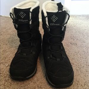 Women’s Columbia snow boots